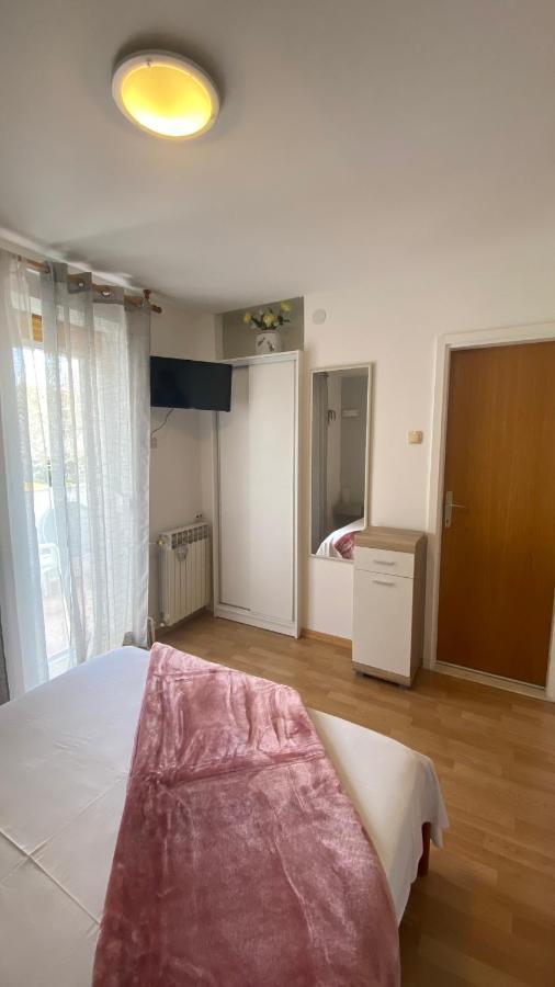 Guest House Tonica Krk Town Exterior foto