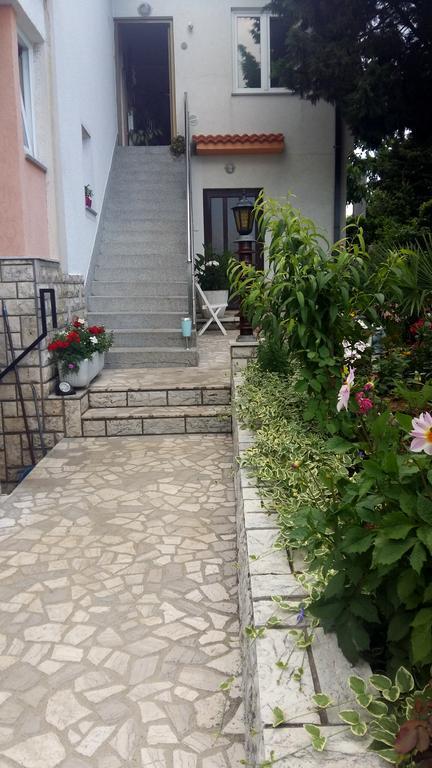 Guest House Tonica Krk Town Exterior foto