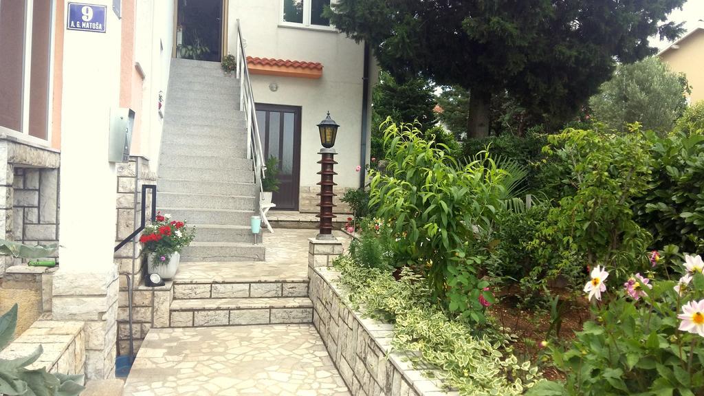 Guest House Tonica Krk Town Exterior foto